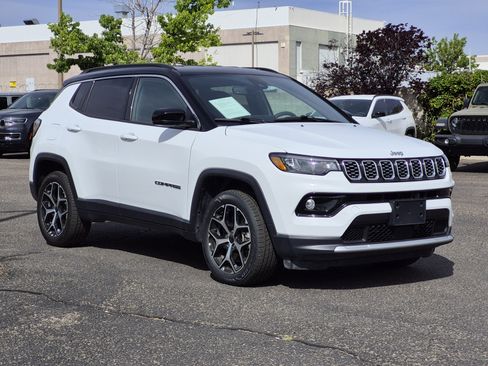 Used 2025 Jeep Compass Limited AWD/4WD image 3