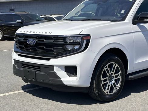 Used 2025 Ford Expedition Active AWD/4WD image 39