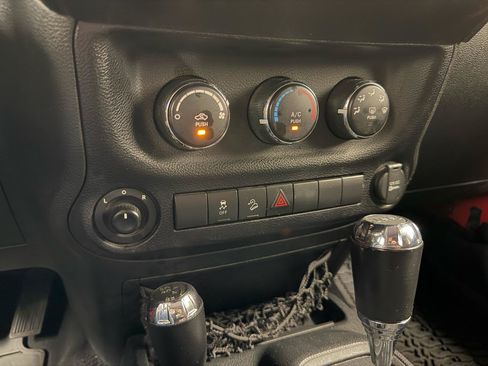 Used 2015 Jeep Wrangler Unlimited Sport w/ Quick Order Package 24S AWD/4WD image 20