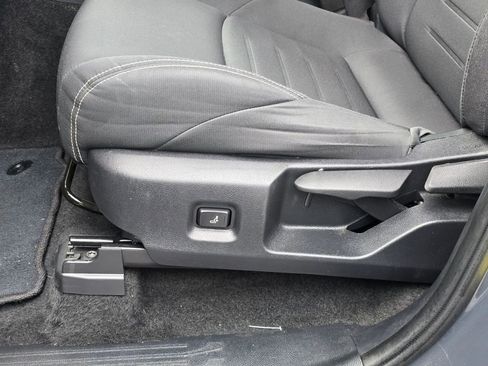 Used 2024 Toyota Tacoma TRD Off-Road image 13