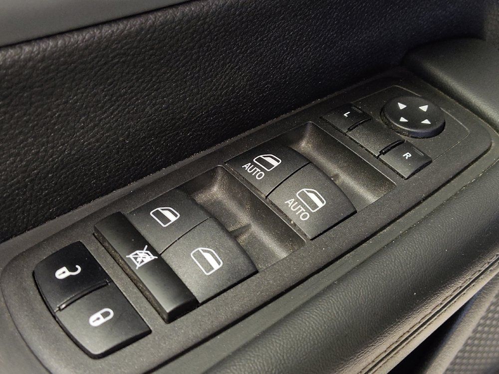 Used 2024 Chrysler Pacifica Touring FWD image 27