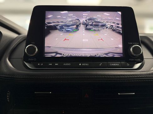 Used 2022 Nissan Rogue SV FWD image 18