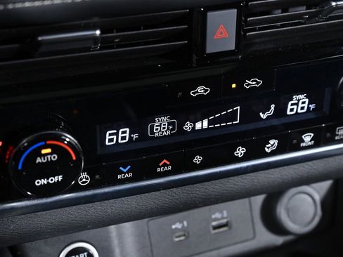 Used 2023 Nissan Rogue SL w/ SL Premium Package image 18