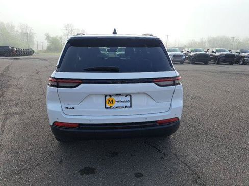 Certified 2023 Jeep Grand Cherokee Altitude AWD/4WD image 8