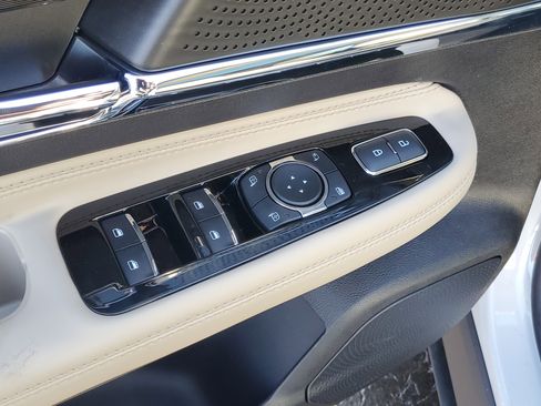 New 2026 Lincoln Corsair Premiere image 10