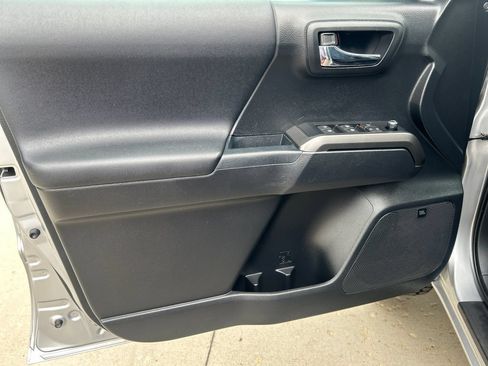 Certified 2018 Toyota Tacoma TRD Sport AWD/4WD image 11