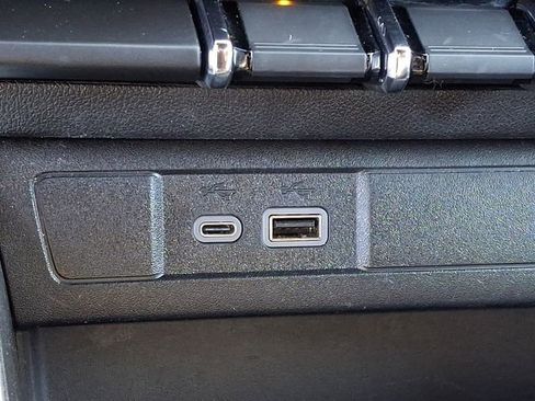 Used 2024 Chevrolet Colorado W/T w/ Technology Package image 23