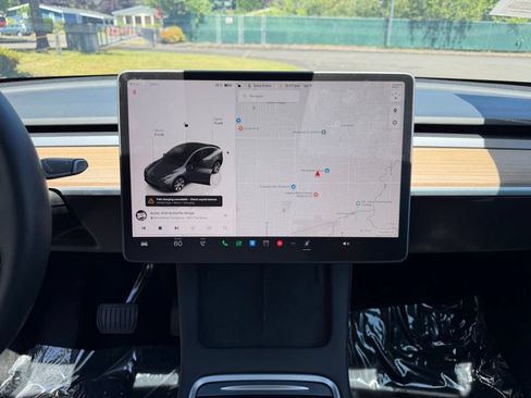 Used 2023 Tesla Model Y Long Range AWD/4WD image 21