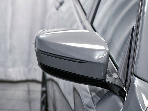 Used 2022 BMW 750i xDrive w/ Executive Package image 92