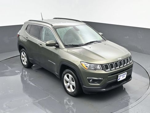 Used 2018 Jeep Compass Latitude AWD/4WD image 17