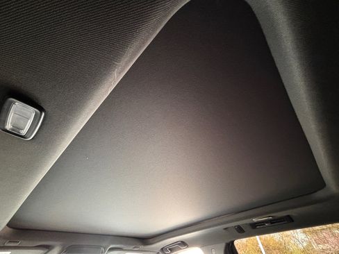 Used 2024 GMC Yukon AT4 w/ Technology Package image 7