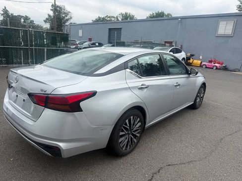 Used 2024 Nissan Altima 2.5 SV FWD image 5