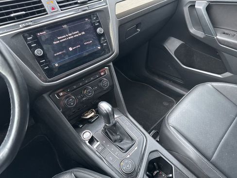 Used 2018 Volkswagen Tiguan SE AWD/4WD image 9