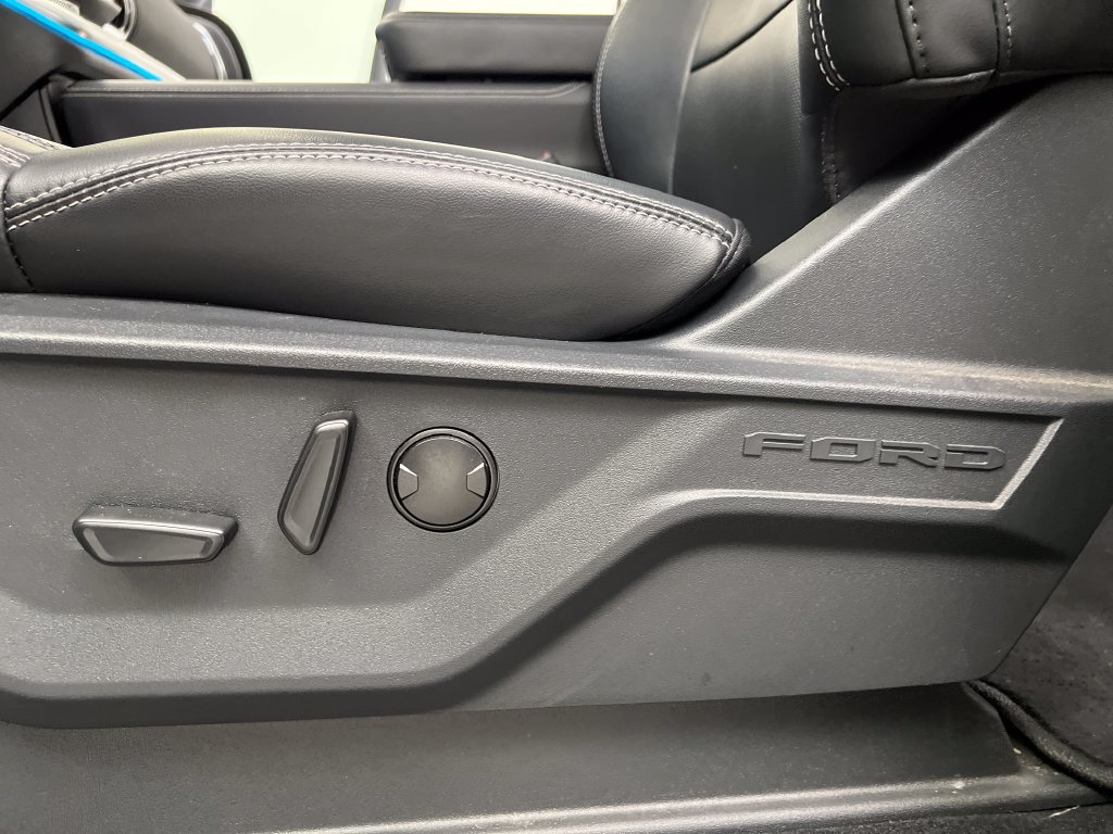 Used 2025 Ford Expedition Max Platinum AWD/4WD image 13
