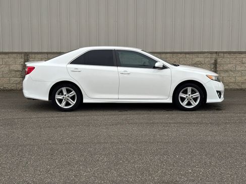 Used 2012 Toyota Camry SE FWD image 2