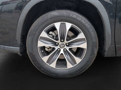 Used 2022 Toyota Highlander XLE FWD image 29