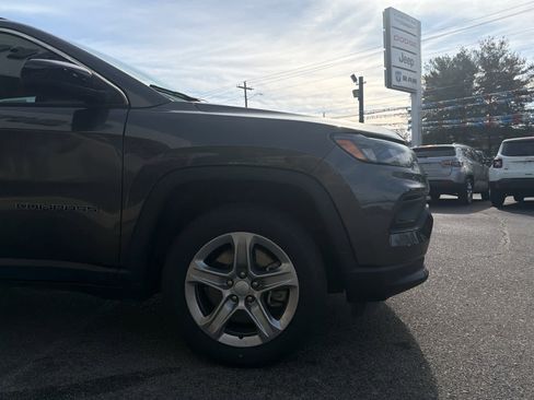 Used 2024 Jeep Compass Latitude image 6