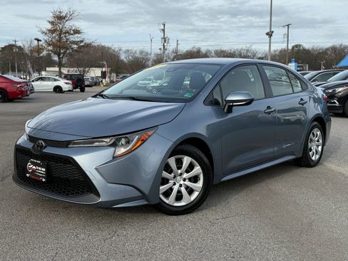 Used 2021 Toyota Corolla LE image 2