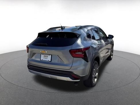 Used 2025 Chevrolet Trax LT FWD image 14