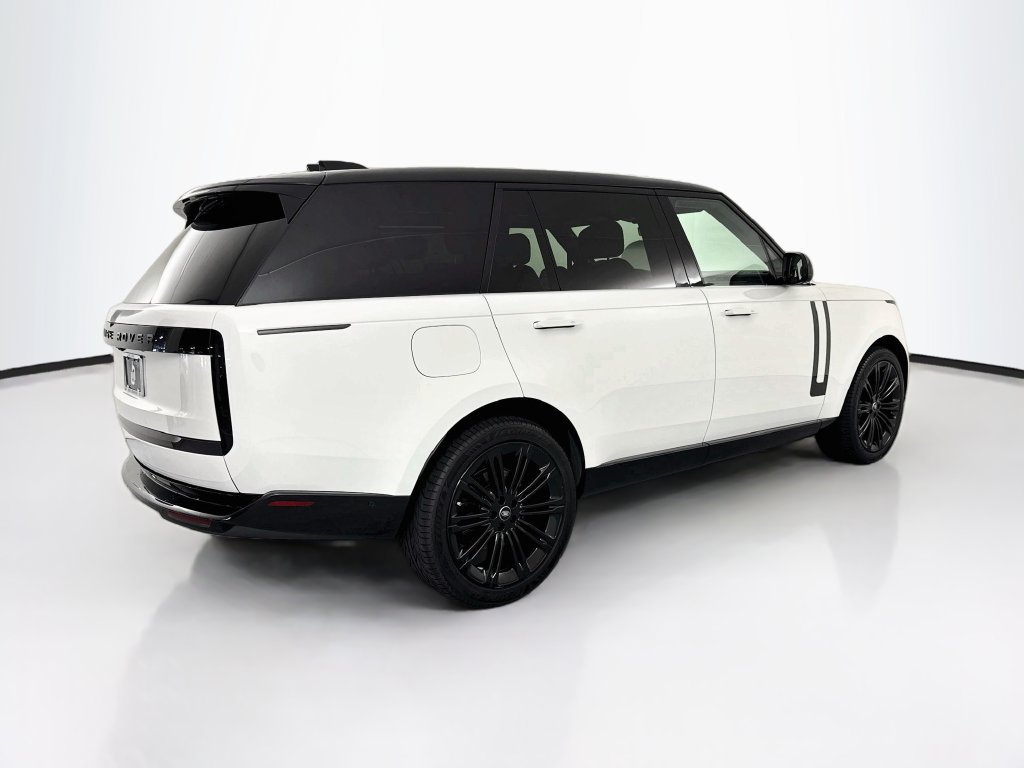 Used 2024 Land Rover Range Rover Long Wheelbase SE AWD/4WD image 5