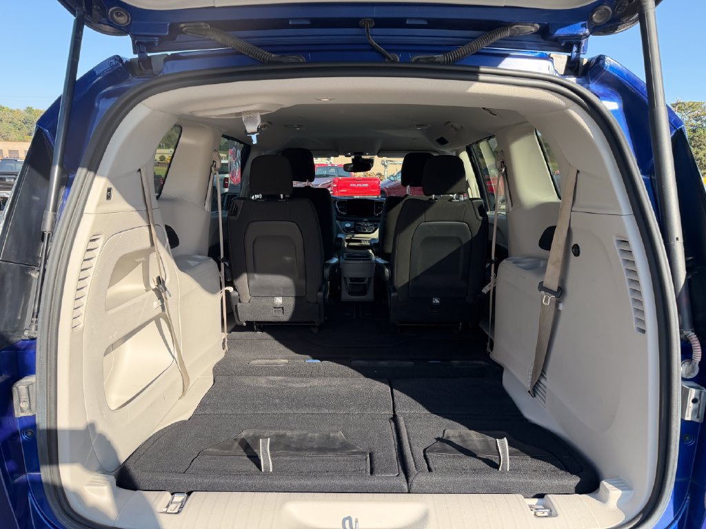 Used 2021 Chrysler Pacifica Touring AWD/4WD image 12