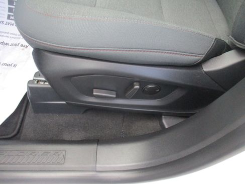 Used 2025 Ford Explorer Active AWD/4WD image 15