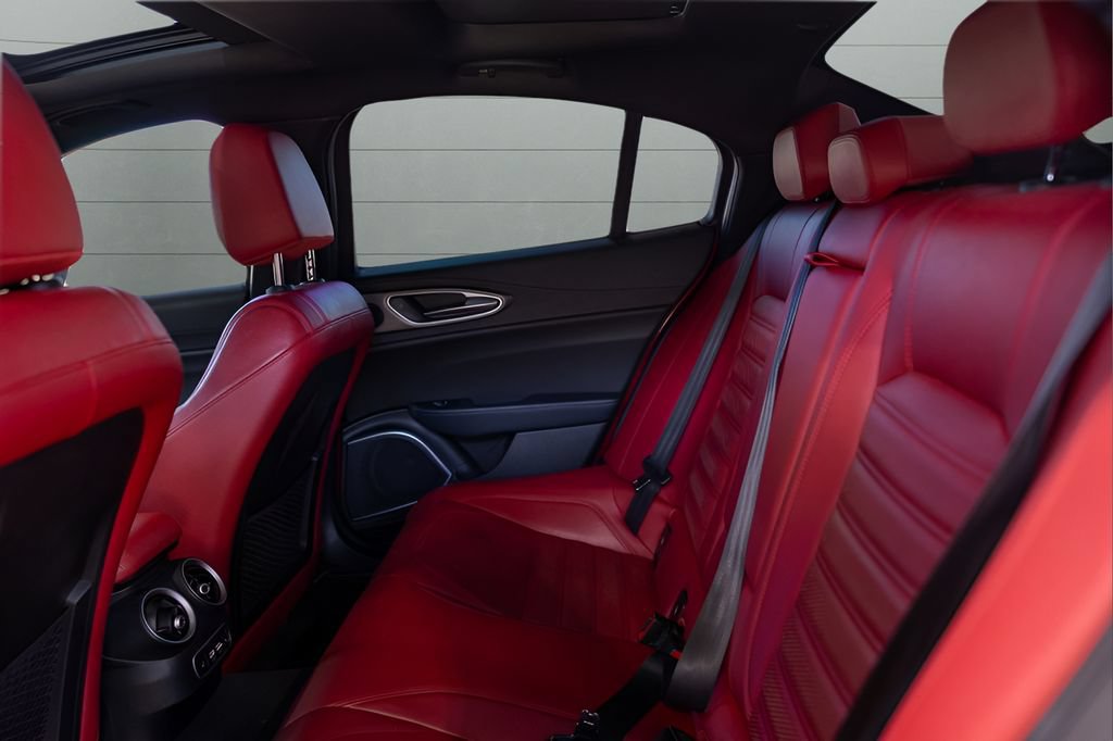 Used 2022 Alfa Romeo Giulia Veloce RWD image 51