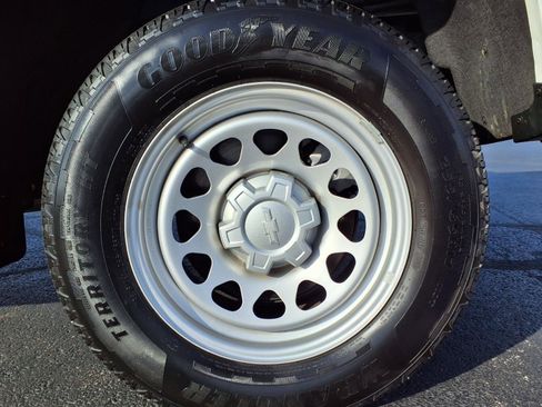 Used 2024 Chevrolet Colorado W/T w/ Technology Package image 31