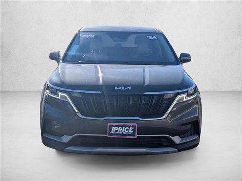 Used 2024 Kia Carnival LX image 2