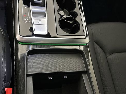 Used 2025 Audi Q8 Premium Plus w/ Premium Plus Package image 16