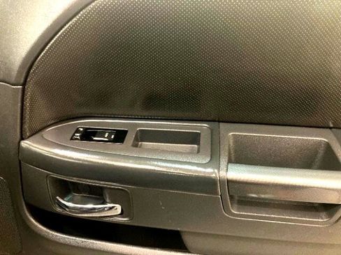 Used 2012 Dodge Challenger SXT image 29