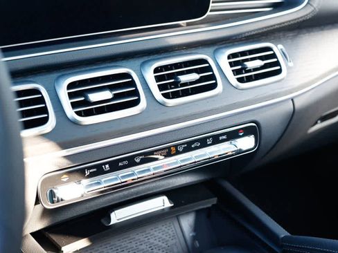 New 2026 Mercedes-Benz GLS 580 4MATIC image 27