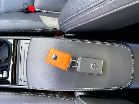 Used 2025 Volvo XC40 B5 Plus image 14