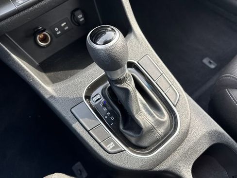 Used 2018 Hyundai Elantra GT image 29