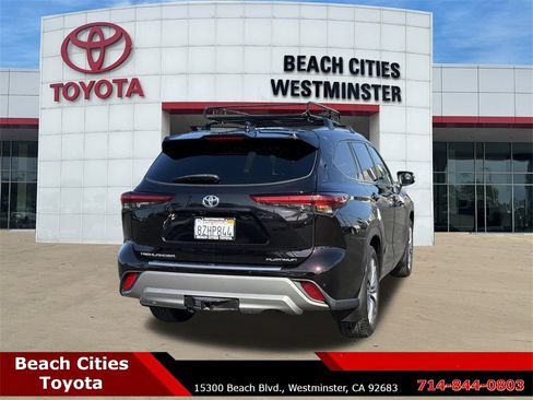 Used 2022 Toyota Highlander Platinum image 11