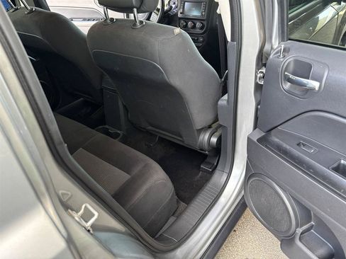 Used 2015 Jeep Patriot Latitude FWD image 12