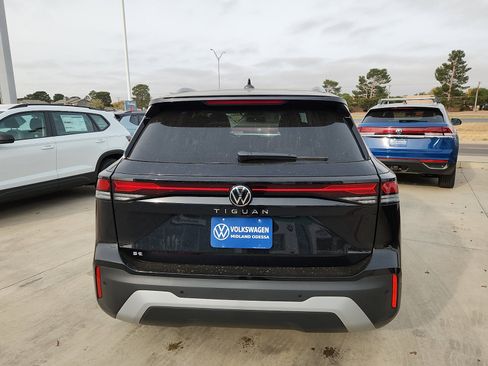 New 2026 Volkswagen Tiguan SE image 6