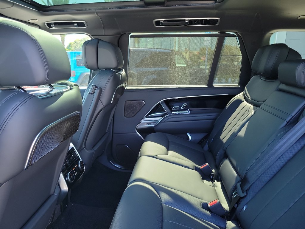New 2027 Land Rover Range Rover Long Wheelbase Autobiography AWD/4WD image 16