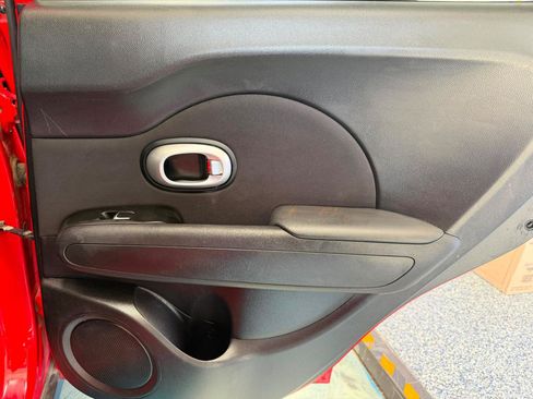 Used 2019 Kia Soul + FWD image 19