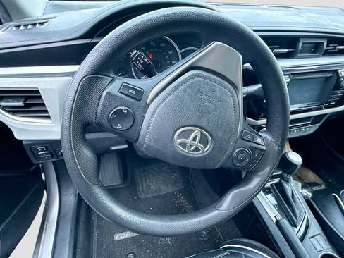 Used 2016 Toyota Corolla LE FWD image 12