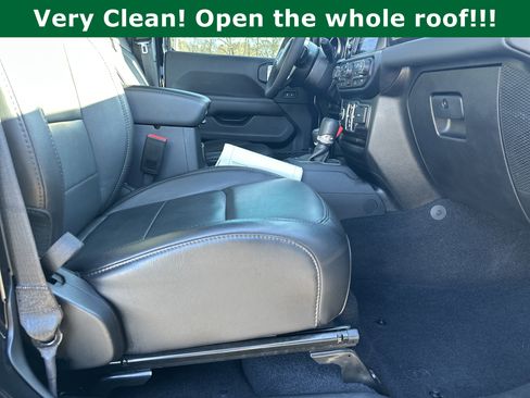 Used 2023 Jeep Wrangler Unlimited Sahara image 15