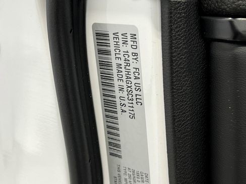 New 2025 Jeep Grand Cherokee Altitude image 27