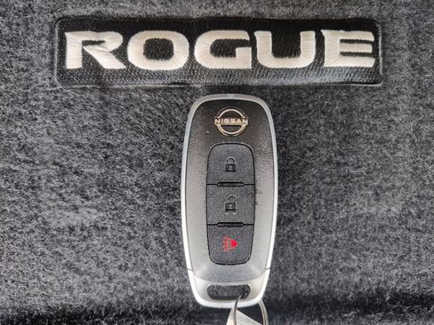 Used 2024 Nissan Rogue S FWD image 30