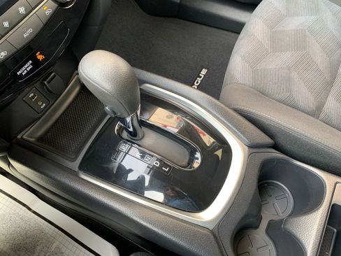 Used 2016 Nissan Rogue SV AWD/4WD image 20