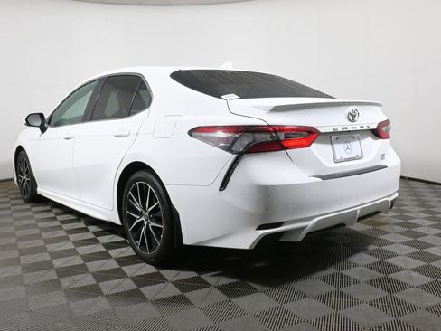 Used 2023 Toyota Camry SE w/ Cold Weather Package image 5
