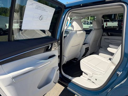 New 2027 Buick Enclave Avenir w/ LPO, Floor Liner Package AWD/4WD image 14