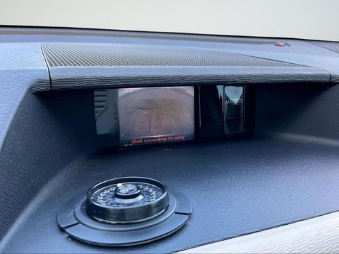 Used 2011 Toyota Sienna XLE w/ Entertainment Pkg FWD image 14