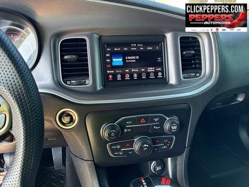 Used 2022 Dodge Charger SXT RWD image 12
