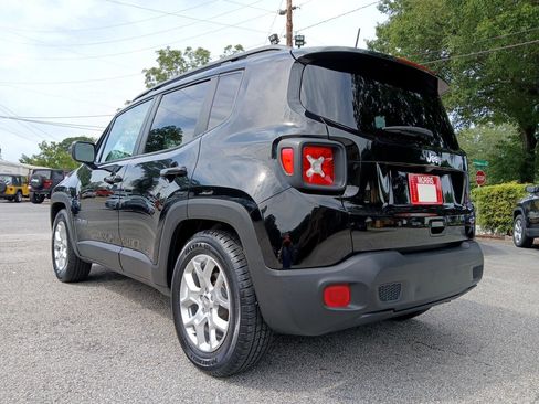 Used 2018 Jeep Renegade Latitude w/ UConnect 8.4 Nav Group image 9