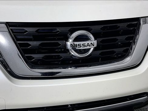 Used 2019 Nissan Pathfinder Platinum image 40